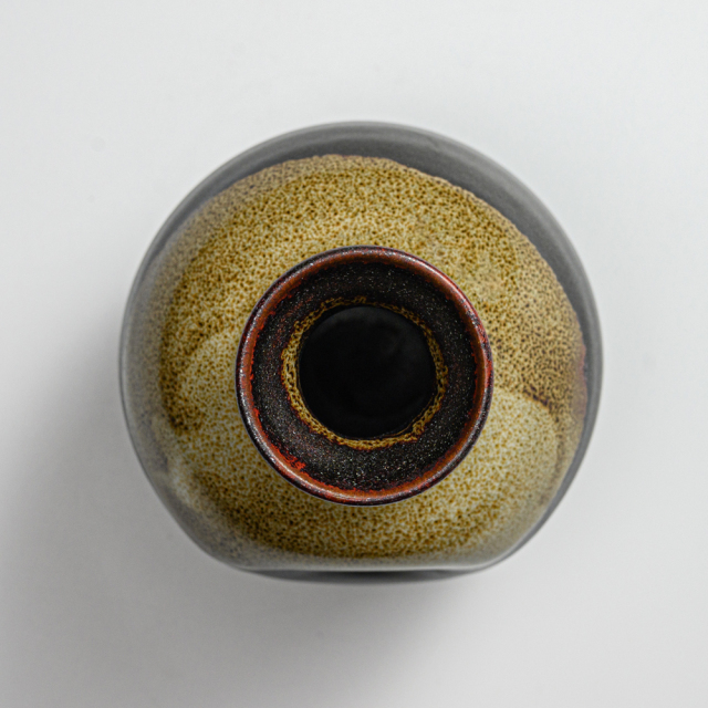 萩焼(伝統的工芸品)徳利掛分け(黒釉＆わら)丸えくぼ