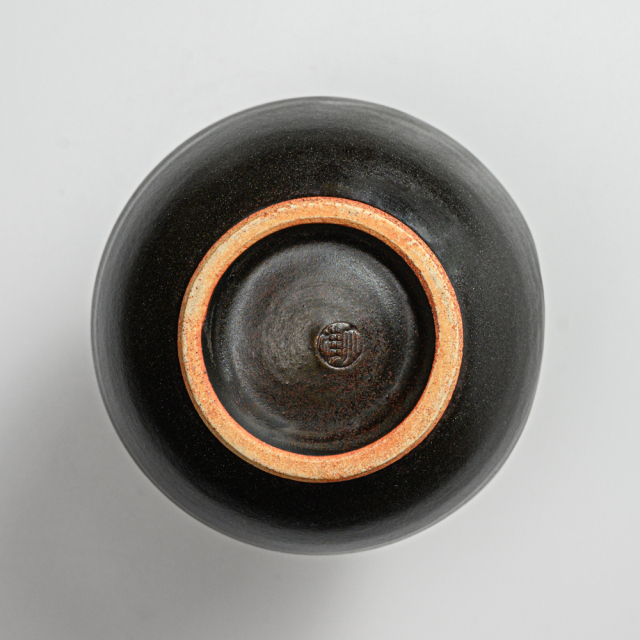 萩焼(伝統的工芸品)徳利掛分け(黒釉＆わら)丸えくぼ