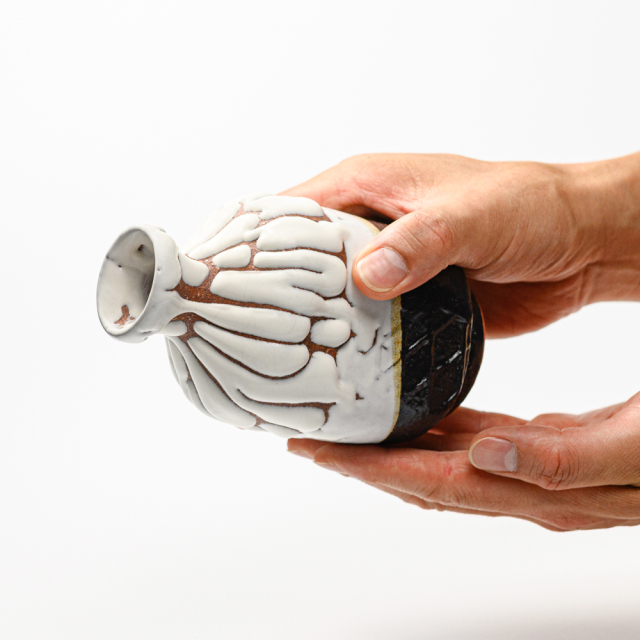 萩焼(伝統的工芸品)徳利掛分け(鬼白松＆黒釉)肩衝叩き