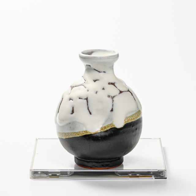 萩焼(伝統的工芸品)徳利掛分け(鬼白松＆黒釉)丸えくぼ