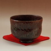 萩焼(伝統的工芸品)抹茶碗特鉄赤釉荒黒刷毛胴締