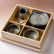 萩焼(伝統的工芸品)お食い初め膳刷毛青「箱入り坊ちゃん」塗り箱入り