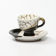 萩焼(伝統的工芸品)カップ＆ソーサ掛分け(鬼白松＆黒釉)井戸形No526