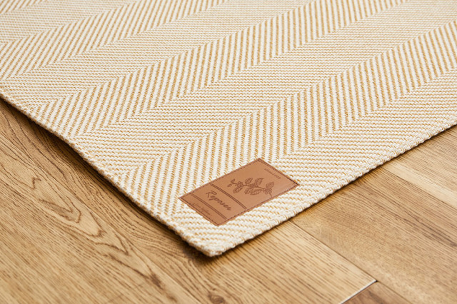 ヘリンボンラグ