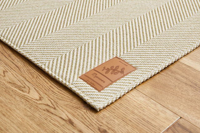 ヘリンボンラグ