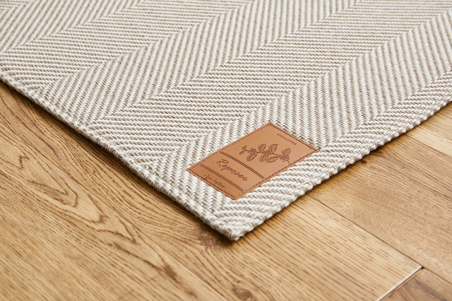 ヘリンボンラグ