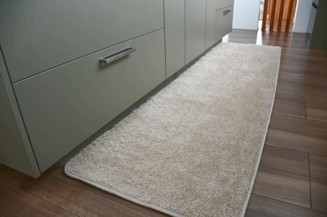 キッチンマット ロングカーペット マット 45 180 ラグマット 洗える おしゃれ 北欧 Pbシャギー 厚手 グレー 低反発 洗濯機 品名 ｗイージー 45 180cm 北海道 絨毯 ラグ専門店 大漁カーペット