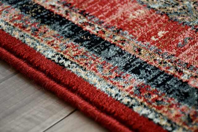 RILY Rag Mat ラグマット　赤 クールな印象のダイヤ柄ウィルトン織りラグマット 約 95×140 cm