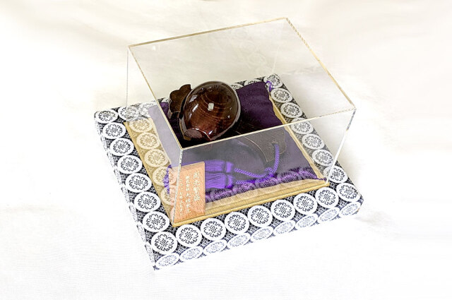 欅の木目そのままに八雲塗を施した出雲大社ゆかりの縁起物八雲塗製福こ