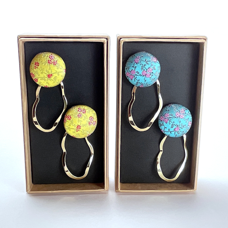 【ハンドメイド】056 アリッサムとバラのピアス/イヤリング ハンドメイド】056 アリッサムとバラのピアス/イヤリング 小規模