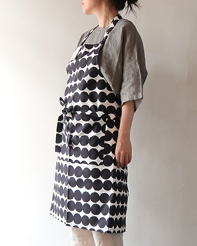 新品未使用　未開封　マリメッコ　marimekko エプロン　ムスタタンマ エプロン | キッチン&ダイニング | ホーム | Marimekko