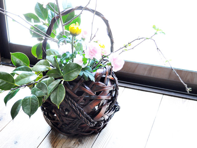 送料無料　時代物　乾山作 竹形掛け花入れ　花器活け花　華道具 送料無料 時代物 乾山作 竹形掛け花入れ 花器活け花 華道具