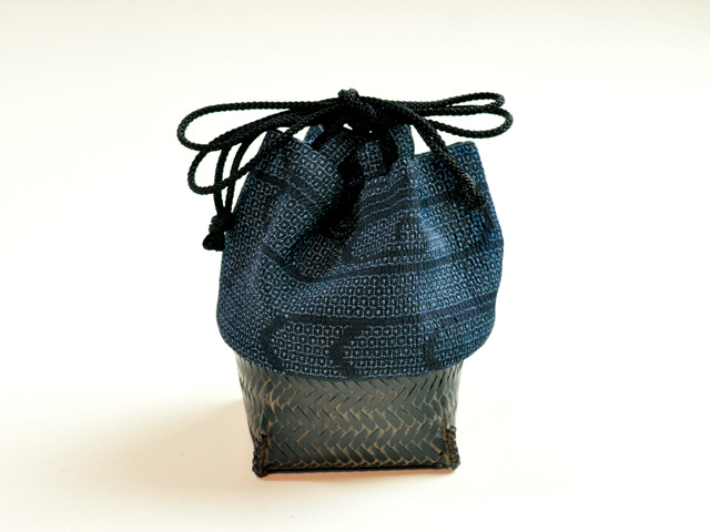 籠巾着「HAKO」シリーズ 黒波 kokuha/ぐい呑み入れ/ぐい呑み袋