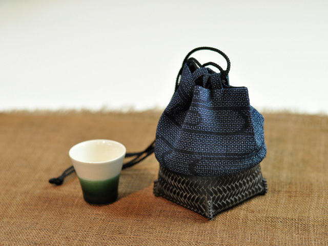 籠巾着「HAKO」シリーズ 黒波 kokuha/ぐい呑み入れ/ぐい呑み袋