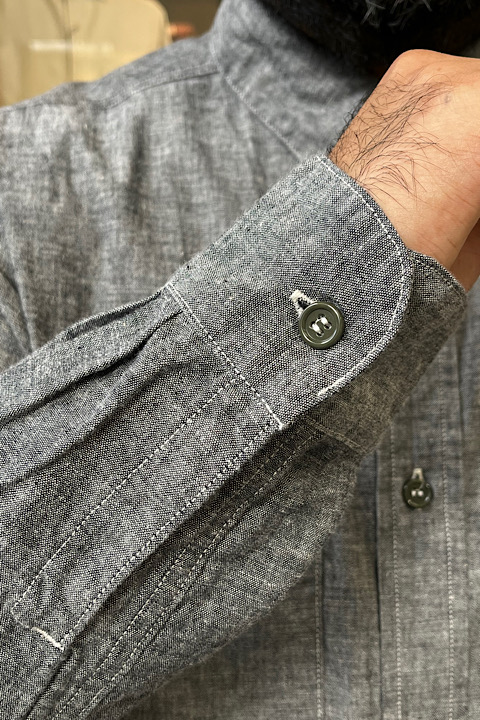 USネイビーシャツ