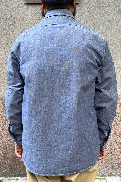 シャンブレーシャツ