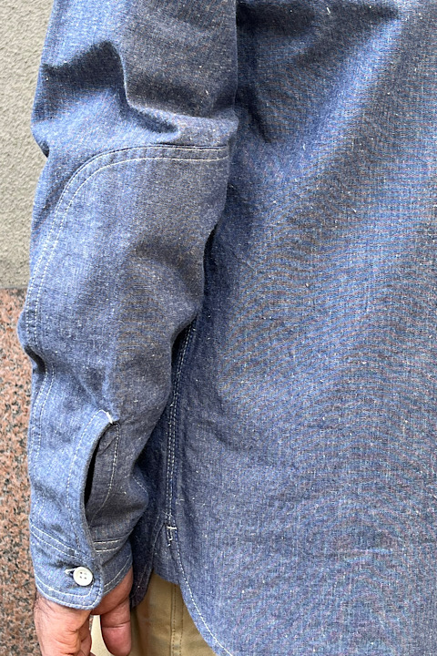 シャンブレーシャツ