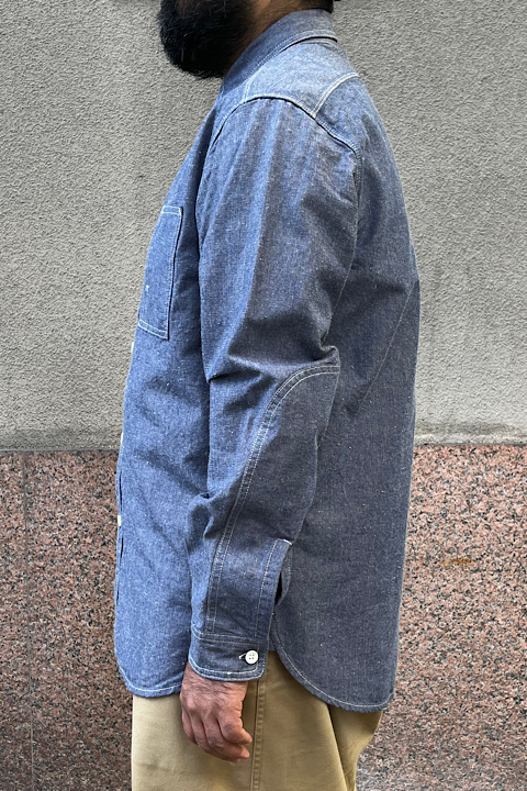 シャンブレーシャツ