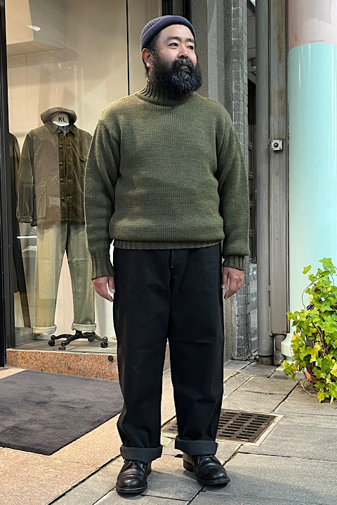 ハイネックニット