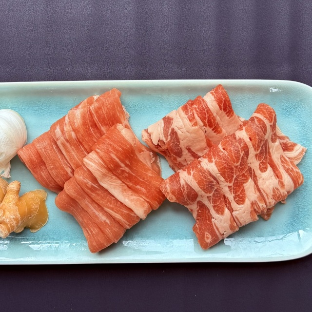 （冷蔵）那須茶色豚しゃぶしゃぶ用２種食べ比べセット(モモ・肩ロース肉)600g 箱入り包装