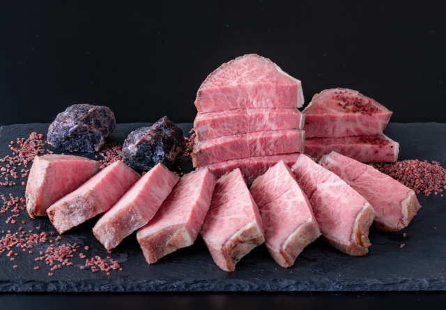 前日光黒毛和牛（希少部位ミスジ）ローストビーフ340ｇ（ギフト箱入り包装）（送料無料）