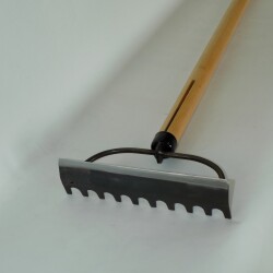 特価品　数量限定特別価格【草刈りレーキ10本爪】10本爪の付いた草刈りレーキ [7点限り]