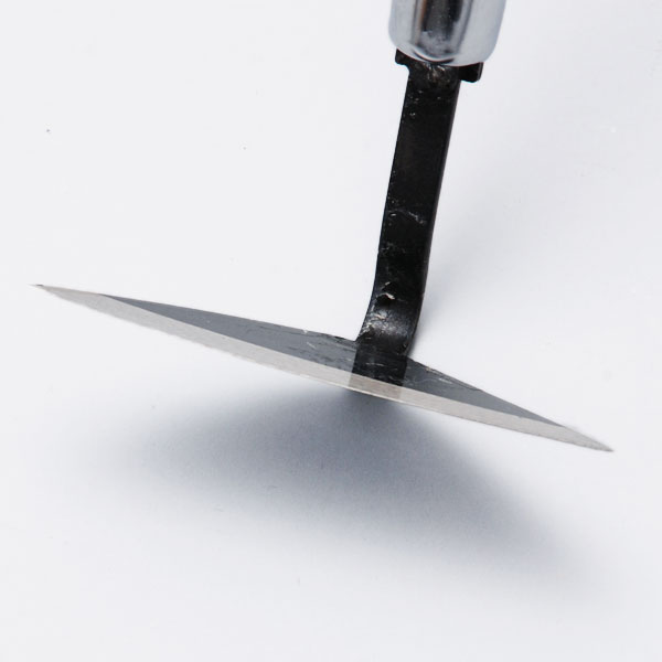 【マイガーデン櫛型 コラボグリップボルト止め仕様】雑草に狙いをつけやすい櫛型刃の草削り 【三角草削り】刃先