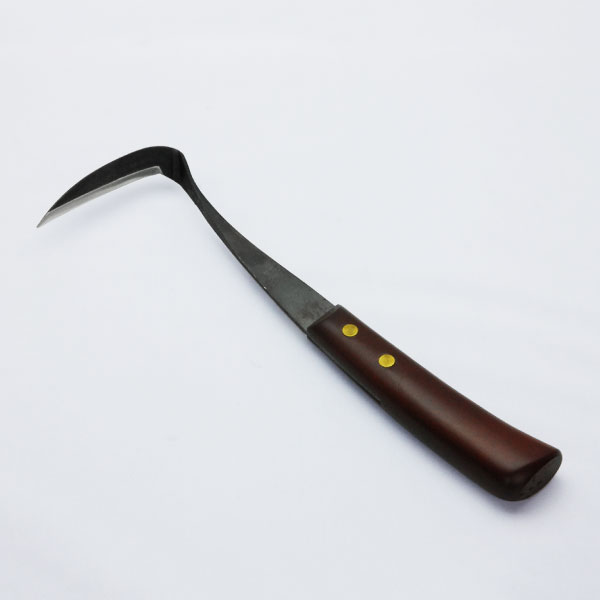 家庭菜園や土中の根 目地の隙間 壁の立ち上がりなどの雑草を刈り取る右利き用の雑草切り鎌