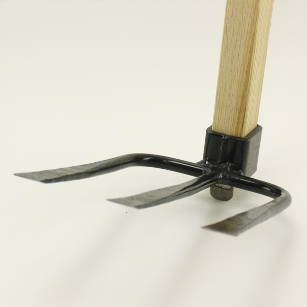 【三つ又鍬軽量タイプ】耕作や根菜類の収穫に使える軽めの三本刃の鍬 【三つ又軽量】刃先