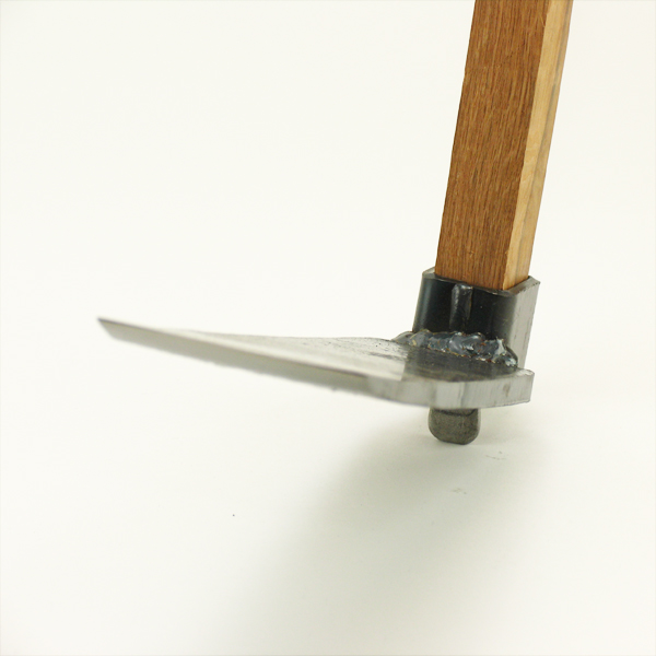 【タケノコ唐鍬270mm】細長く厚い刃で地中のタケノコを掘る専用の収穫道具 【タケノコ唐鍬270mm】刃先
