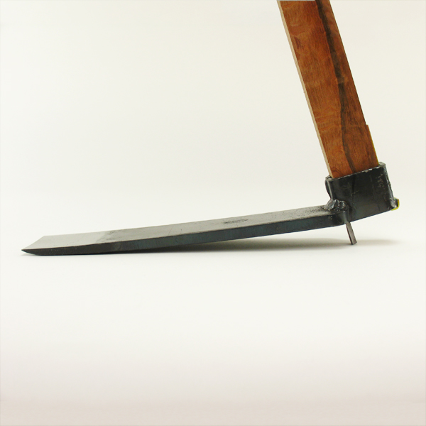 【タケノコ唐鍬270mm】細長く厚い刃で地中のタケノコを掘る専用の収穫道具 【タケノコ唐鍬270mm】側面