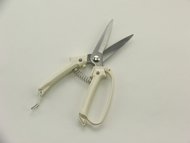【Ag良菜具・軽い収穫鋏】軽くて使いやすく、長い刃先で狙いが定めやすい収穫はさみ 【Ag良菜具・軽い収穫鋏】開き