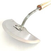 特価品　【押しても引いても鎌　磨き刃仕様】刃を前後に動かして使う草削り　コミ部の塗装ムラ及び木柄に色焼けがあるため現状渡し