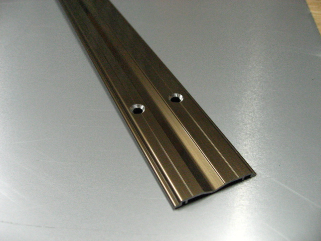 室内用　一枚引戸用Vレール　(商品コード：m-046)　床置き　敷居カバー　【オプション金物】