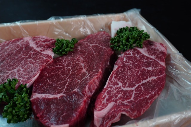 琥珀和牛 ヘレ 箱入りイメージ