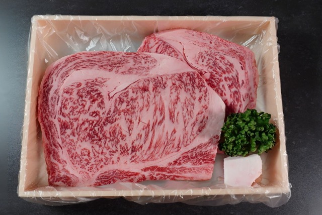 琥珀和牛 リブロース 箱入りイメージ