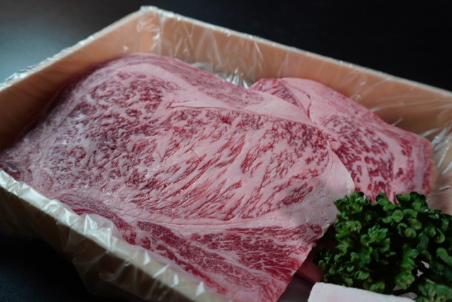 琥珀和牛 リブロース 箱入りイメージ