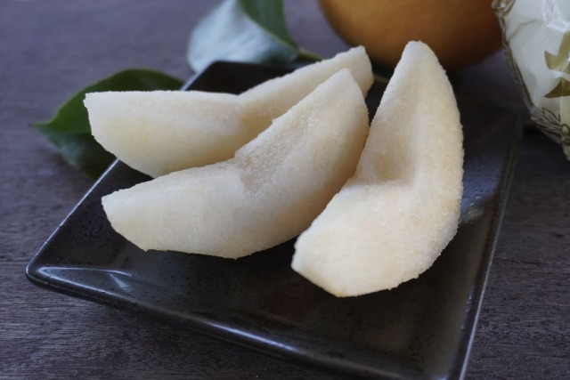 カットした新興梨