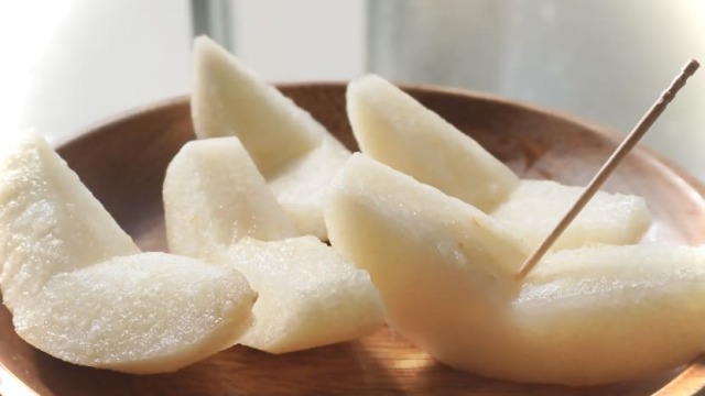 カットした新興梨