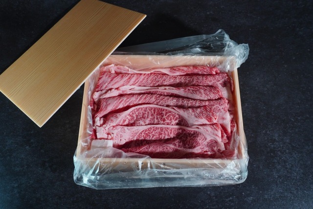 琥珀和牛 肩ロース 箱入りイメージ