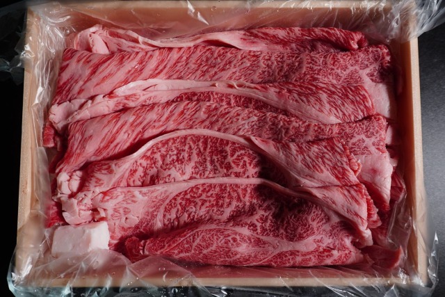 琥珀和牛 肩ロース 箱入りイメージ