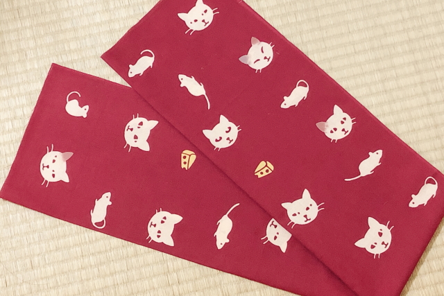 手ぬぐい　猫とねずみ（エンジ）