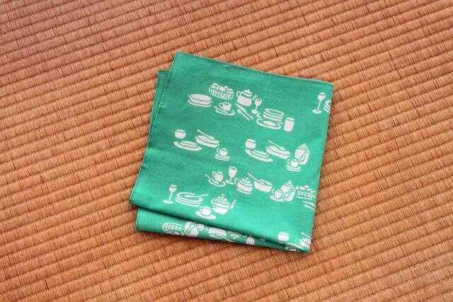 大判晒はんかち　食卓