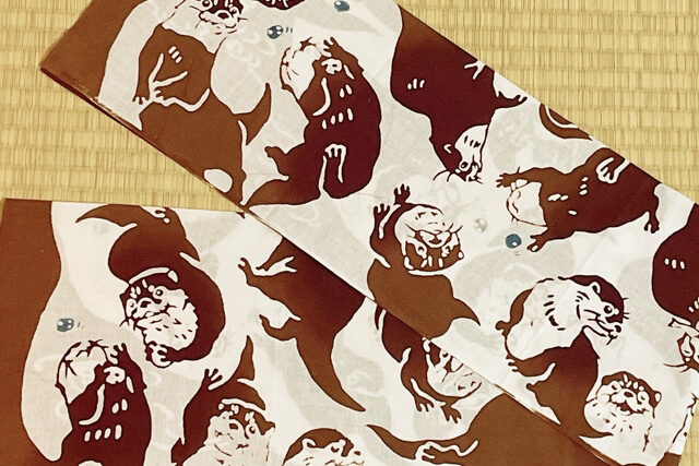 手ぬぐい　コツメカワウソ