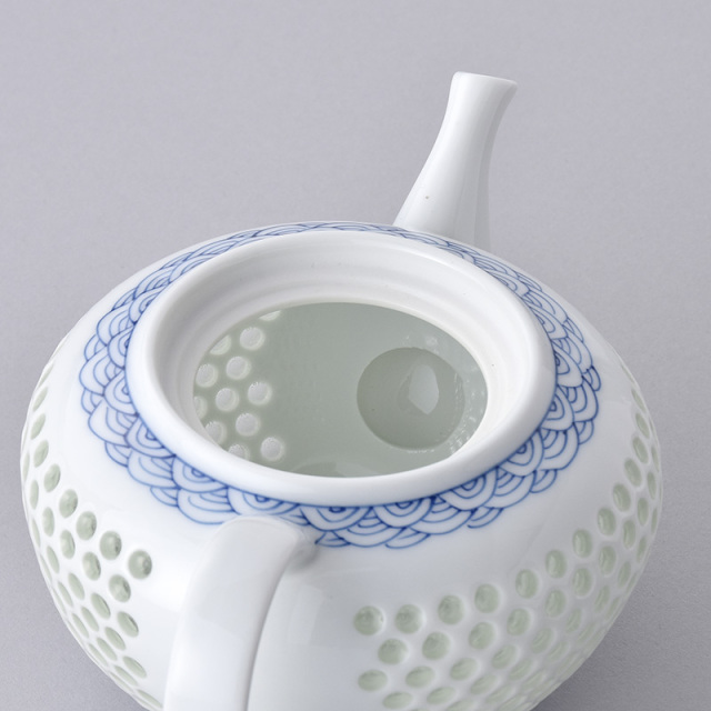 再値下げ　新品　水晶彫青波海　お皿　小鉢　ホタル彫　透し　丹心窯　波佐見焼 新品 水晶彫青波海 お皿 小鉢 ホタル彫 透し 丹心窯 波佐見焼