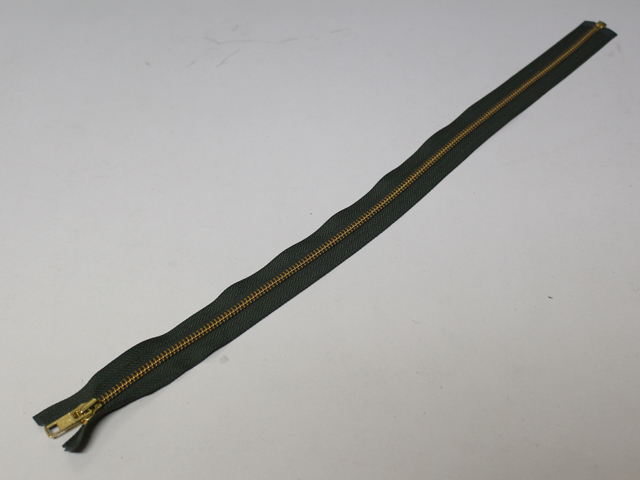 ＹＫＫミリタリーカラー金ファスナー（ＯＤ　４５ｃｍ）【処分品】