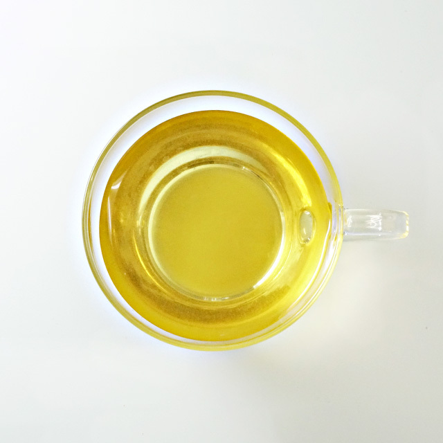 エルダー フラワーの水色（すいしょく）