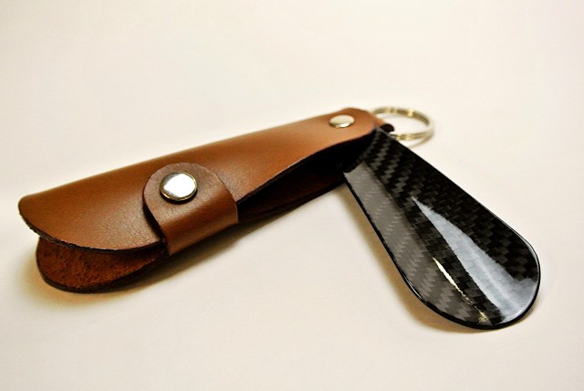 カーボン製携帯用靴ベラ キーホルダー