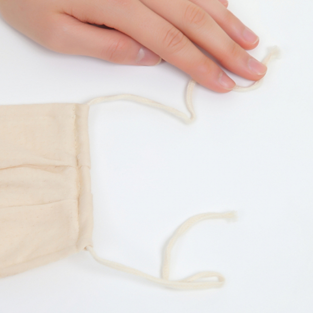 医療用帽子　布マスク　ナチュラル　マスクの紐を外す写真　4012　tendre　オーガニックコットン