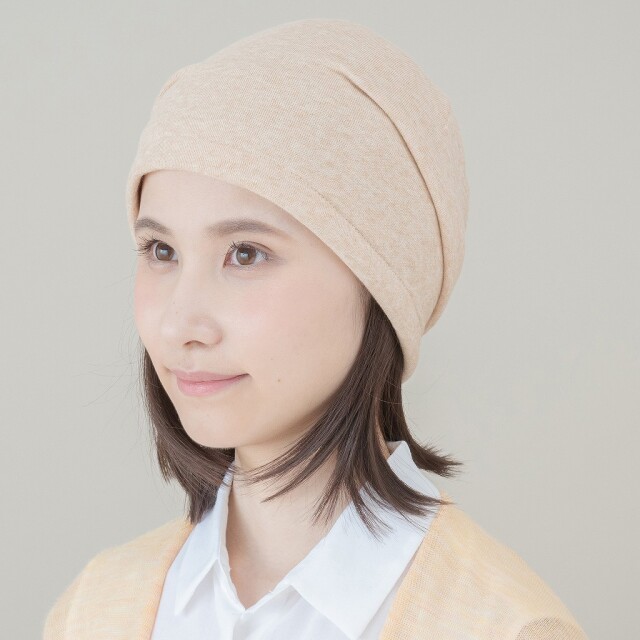 医療用帽子　ウィッグ　帽子ウィッグ　前髪無し　帽子着用　イメージ写真写真　ミディアムヘア　ｗ01
